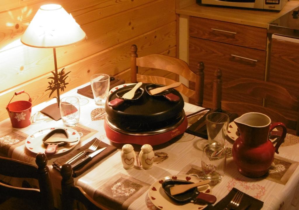 Gite Au Coeur Du Chalet En Belledonne Vers Prapoutel Les 7 Laux Sainte-Agnès Szoba fotó